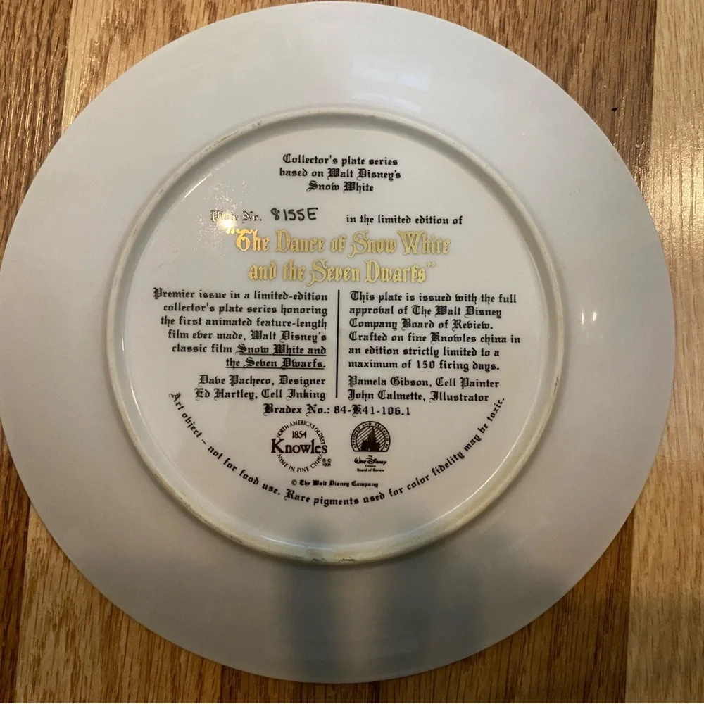 Disney Snow White and the Seven Dwarfs Decorative Plate